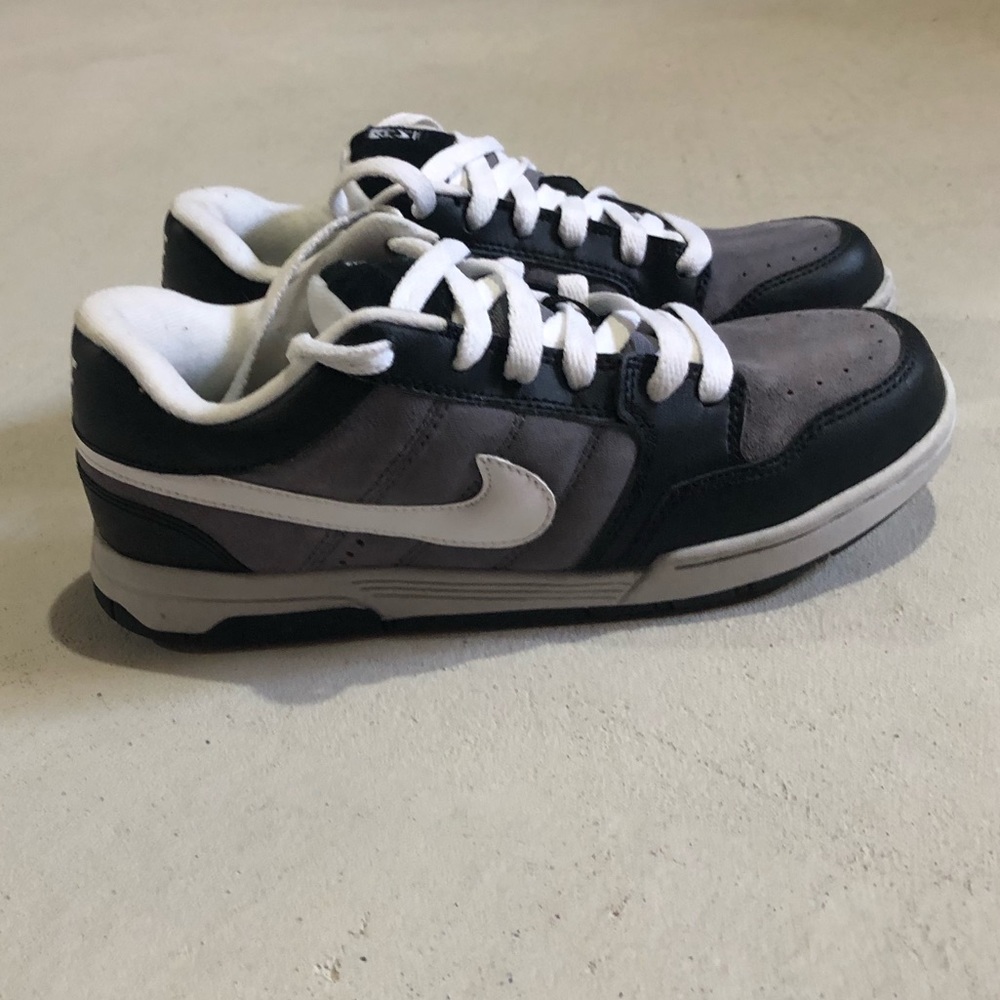 Nike Sneakers - Picture 2 of 5
